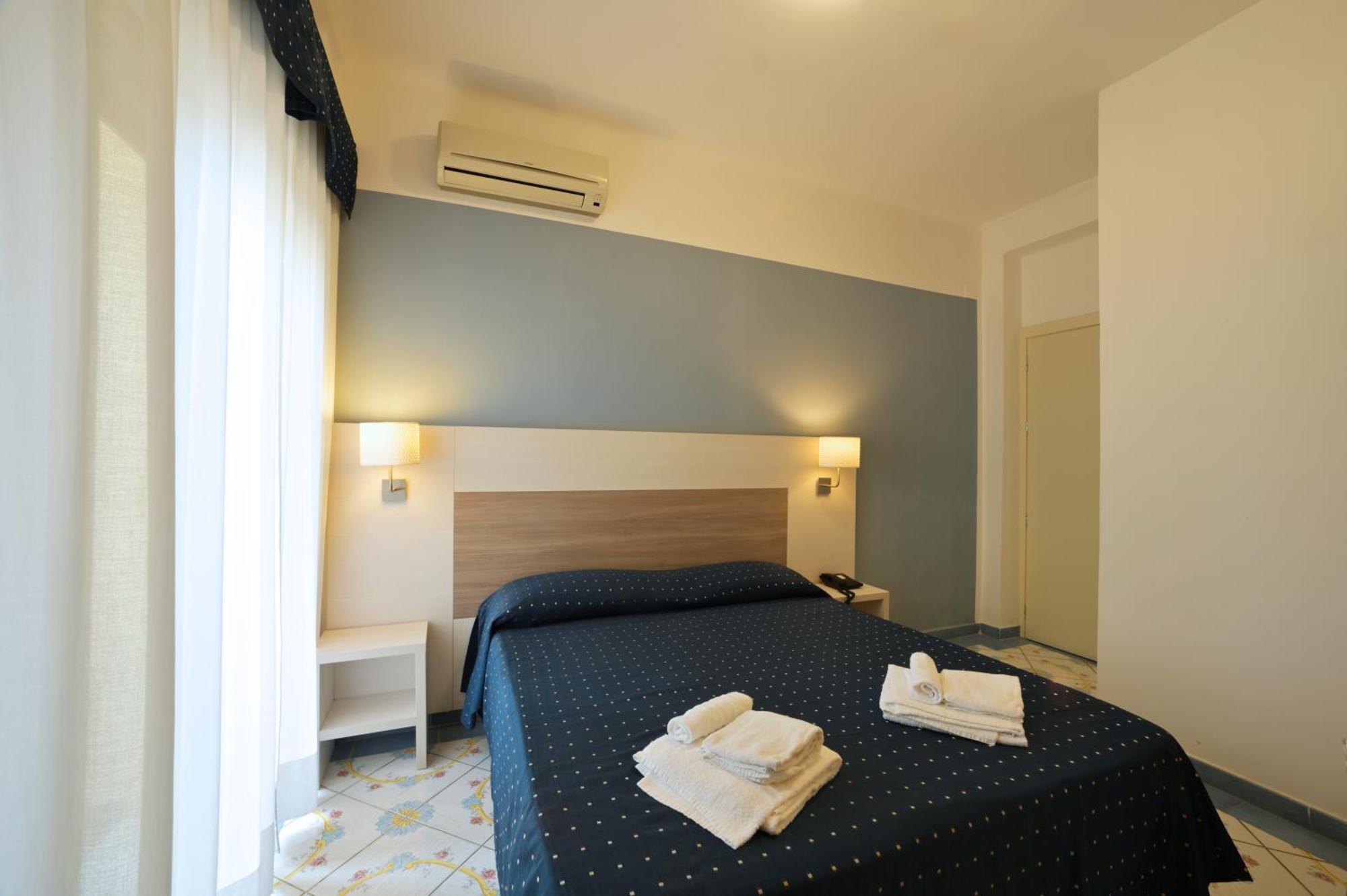 Hotel Delfino Laigueglia Exterior photo
