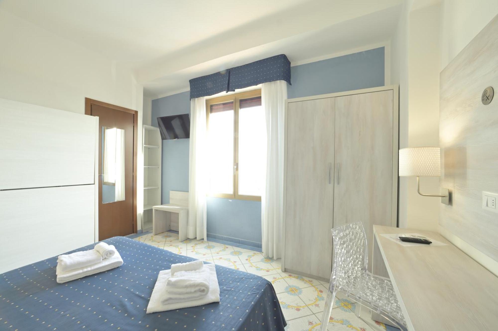 Hotel Delfino Laigueglia Exterior photo