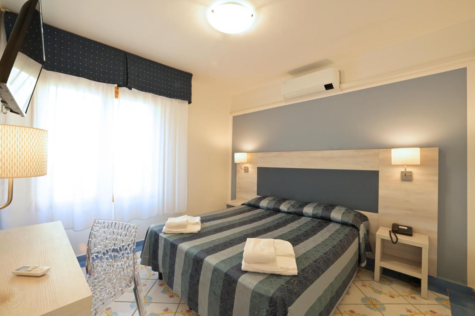 Hotel Delfino Laigueglia Exterior photo
