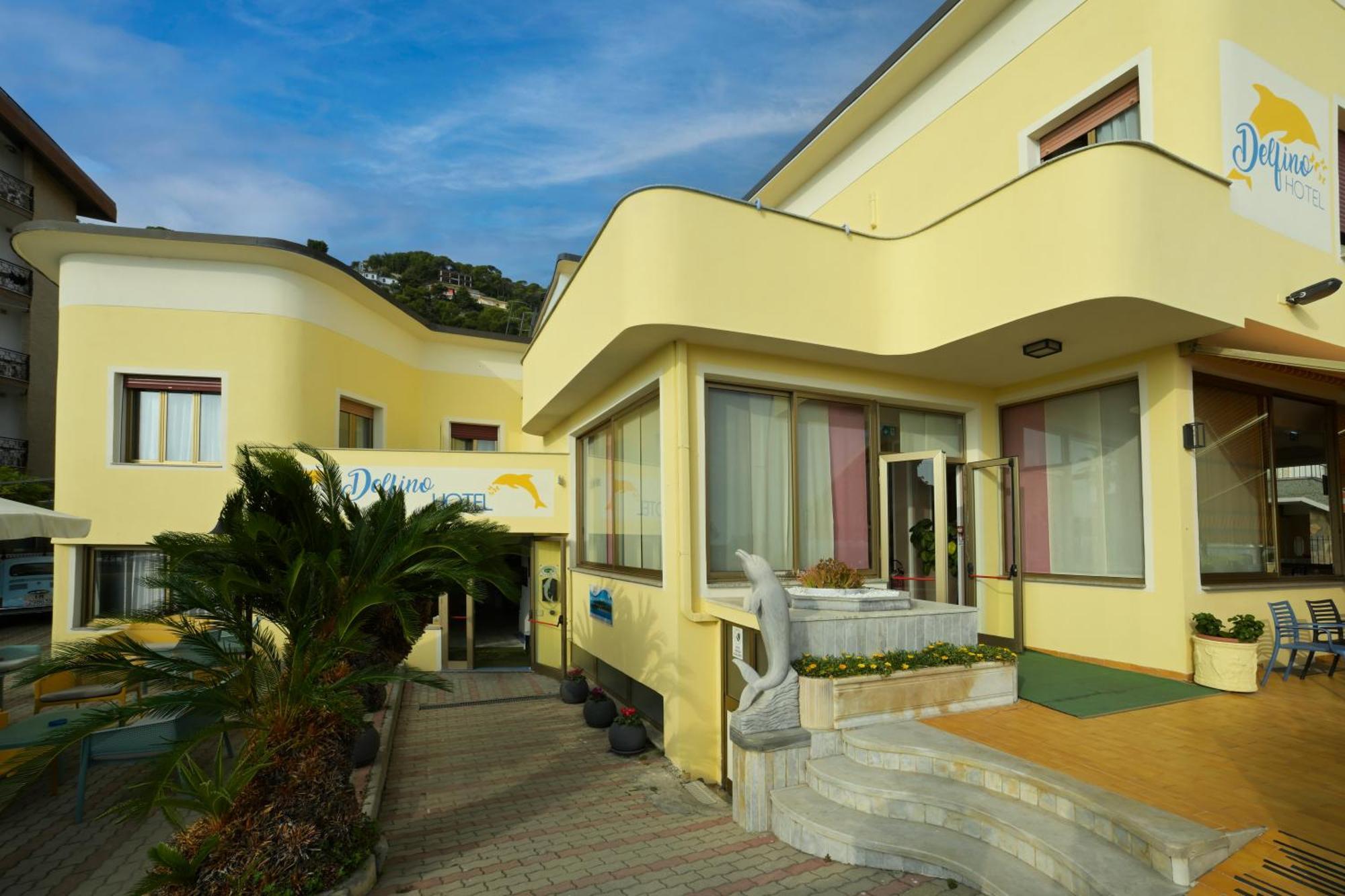 Hotel Delfino Laigueglia Exterior photo