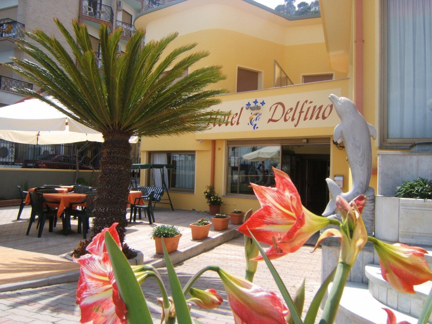 Hotel Delfino Laigueglia Exterior photo
