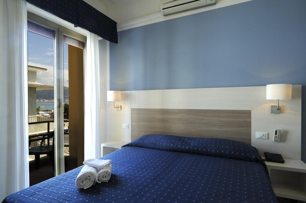 Hotel Delfino Laigueglia Exterior photo
