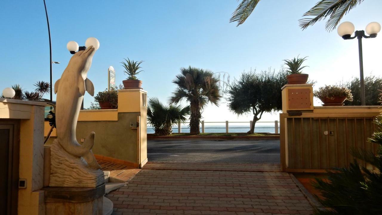 Hotel Delfino Laigueglia Exterior photo